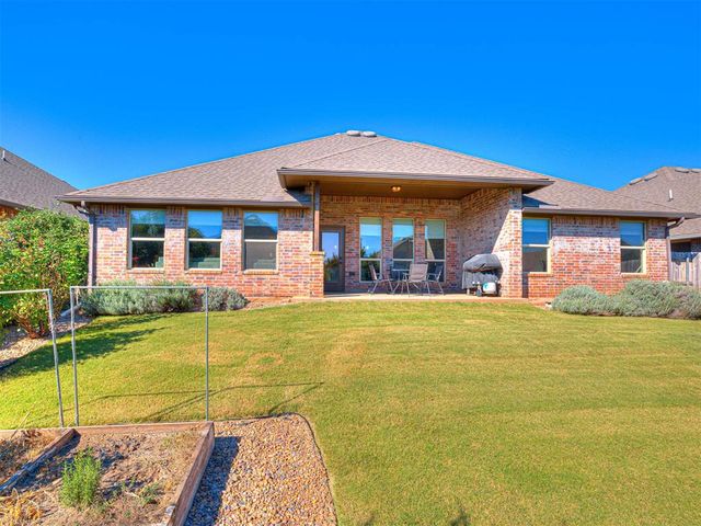 2800 Cedar Creek Drive, Moore, OK 73160