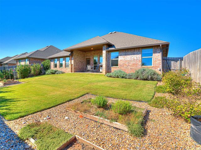 2800 Cedar Creek Drive, Moore, OK 73160