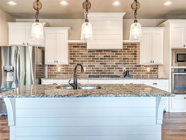 2800 Cedar Creek Drive, Moore, OK 73160