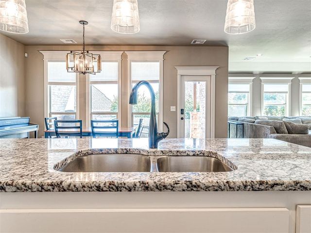 2800 Cedar Creek Drive, Moore, OK 73160