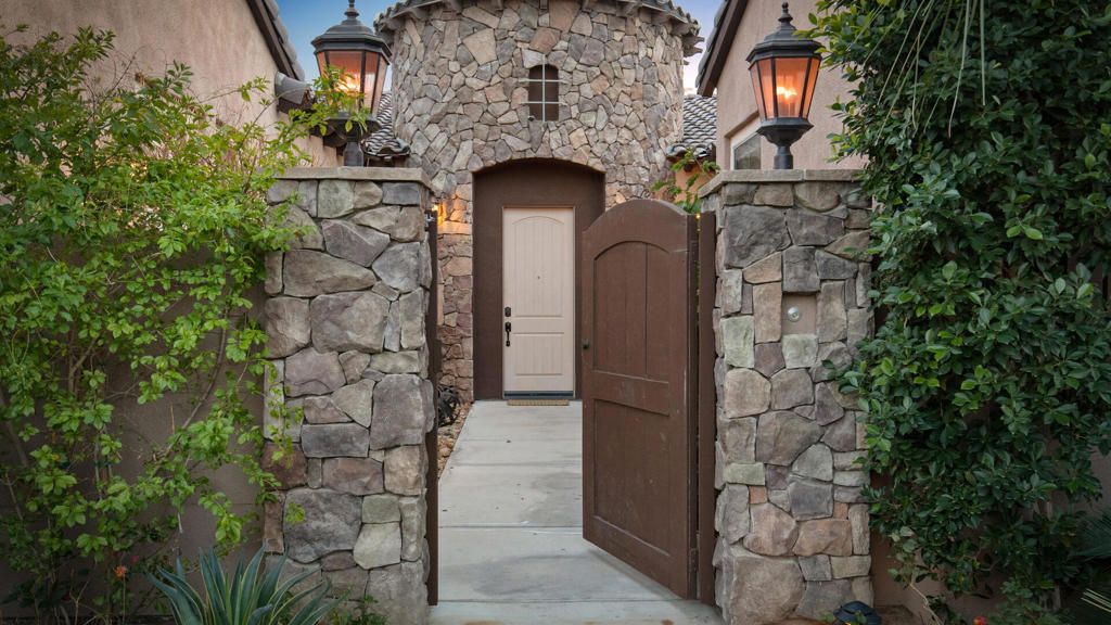 Image 4 of property listing at 80927 Serenity Drive, Indio, CA 92201
