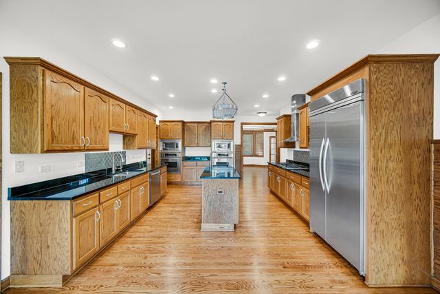 21459 Brittany Drive, Frankfort, IL 60423