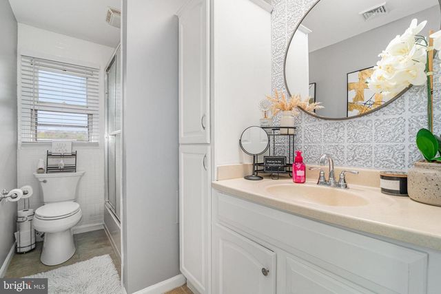 2 CUMBERLAND DR, Carlisle, PA 17013