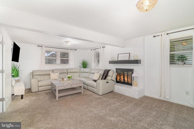 2 CUMBERLAND DR, Carlisle, PA 17013