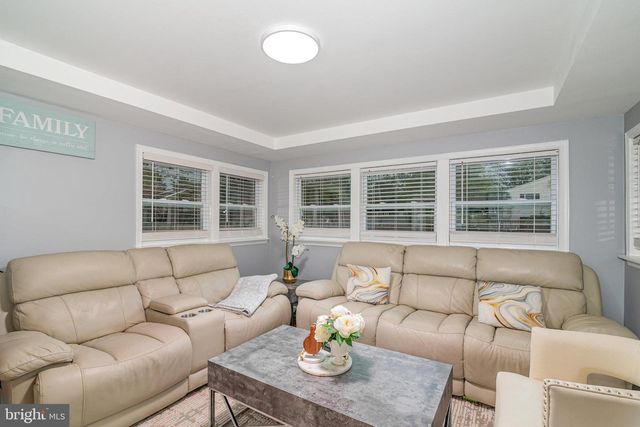 2 CUMBERLAND DR, Carlisle, PA 17013