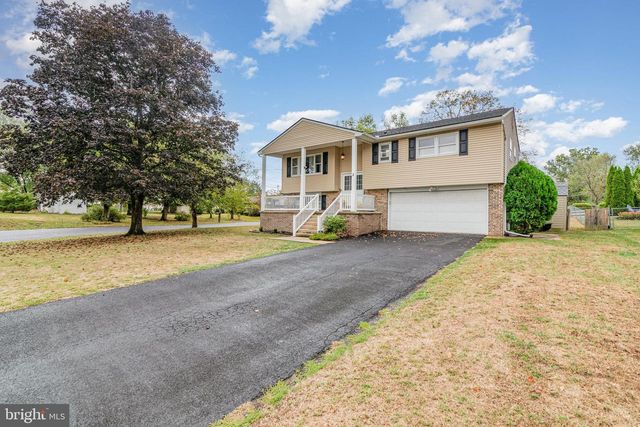 2 CUMBERLAND DR, Carlisle, PA 17013