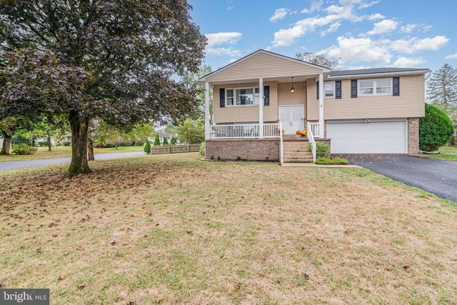 2 CUMBERLAND DR, Carlisle, PA 17013