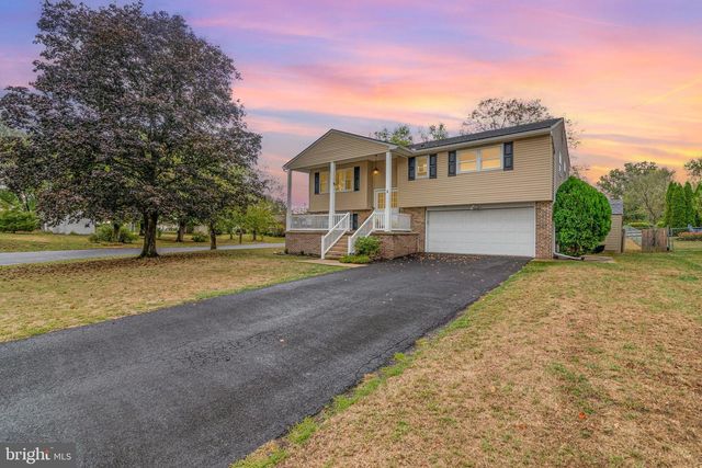 2 CUMBERLAND DR, Carlisle, PA 17013