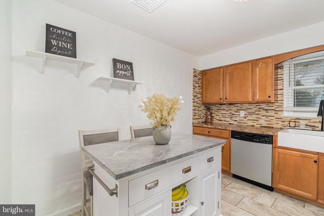 2 CUMBERLAND DR, Carlisle, PA 17013