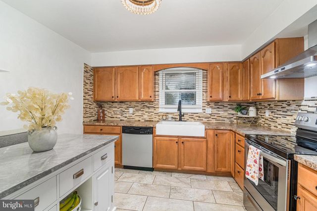 2 CUMBERLAND DR, Carlisle, PA 17013