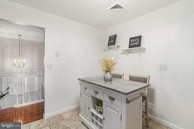 2 CUMBERLAND DR, Carlisle, PA 17013