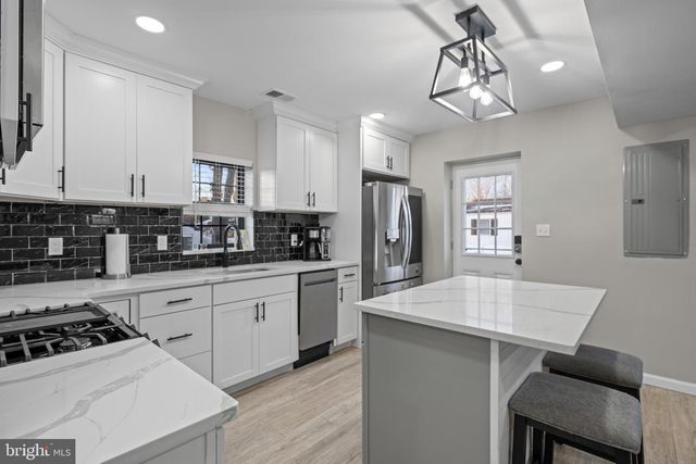 207 WOODLAWN AVE, Williamstown, NJ 08094