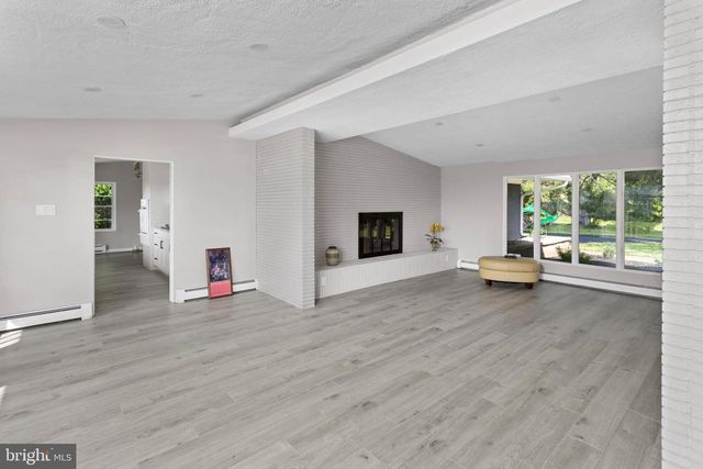98 CHURCH RD, Titusville, NJ 08560
