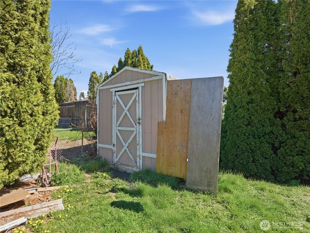 319 N Keller Avenue, East Wenatchee, WA 98802