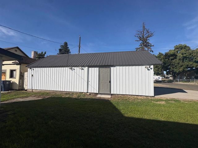 1902 W SHANNON Ave, Spokane, WA 99205