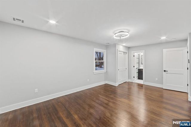 260 Washington Avenue, Elmwood Park, NJ 07407