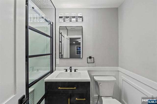 260 Washington Avenue, Elmwood Park, NJ 07407