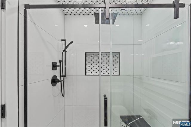 260 Washington Avenue, Elmwood Park, NJ 07407