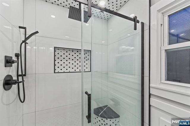 260 Washington Avenue, Elmwood Park, NJ 07407