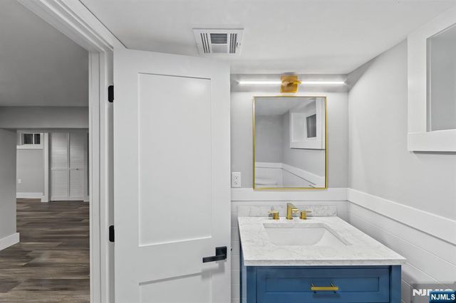 260 Washington Avenue, Elmwood Park, NJ 07407