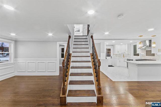 260 Washington Avenue, Elmwood Park, NJ 07407