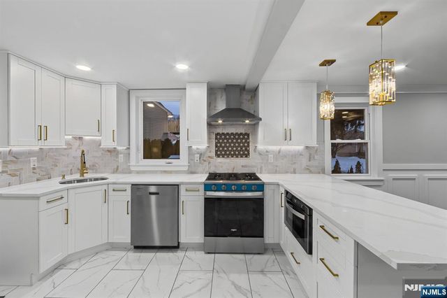 260 Washington Avenue, Elmwood Park, NJ 07407