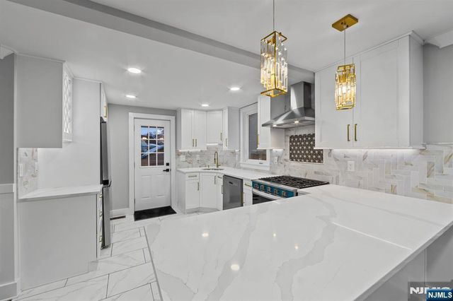 260 Washington Avenue, Elmwood Park, NJ 07407