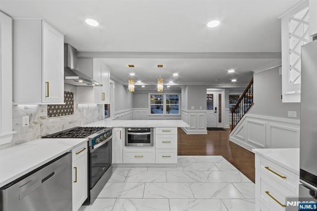 260 Washington Avenue, Elmwood Park, NJ 07407