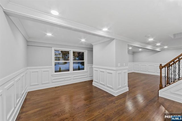 260 Washington Avenue, Elmwood Park, NJ 07407