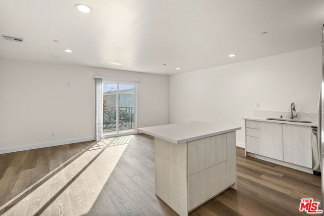 2525 Hauser Boulevard A, Los Angeles, CA 90016