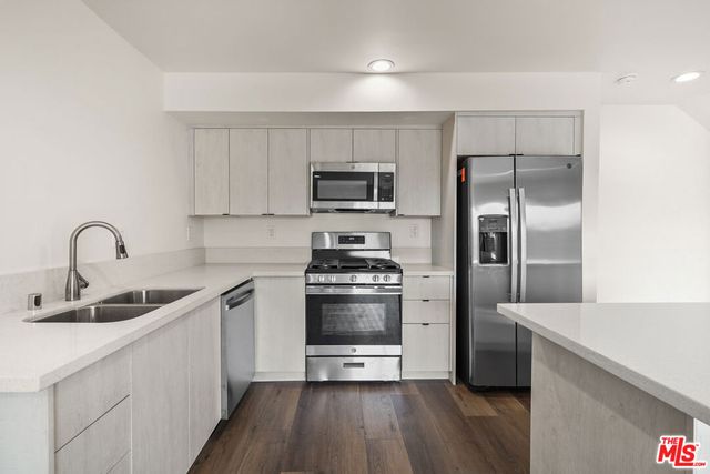 2525 Hauser Boulevard A, Los Angeles, CA 90016