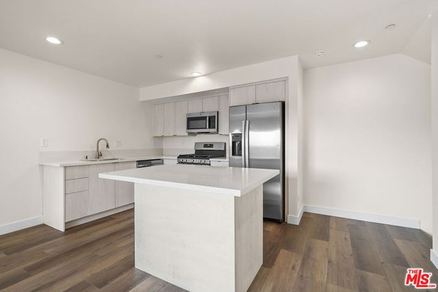 2525 Hauser Boulevard A, Los Angeles, CA 90016