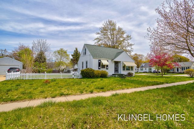 2756 Liberty Road, Norton Shores, MI 49441
