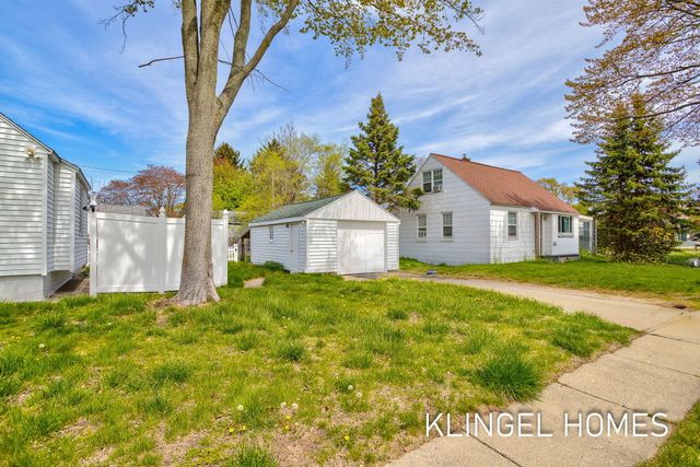 2756 Liberty Road, Norton Shores, MI 49441