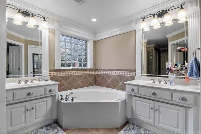 120 Majestic Circle, Maumelle, AR 72113