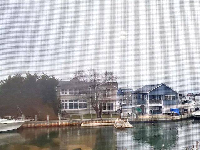 3 Piave Terrace upper, Lindenhurst, NY 11757