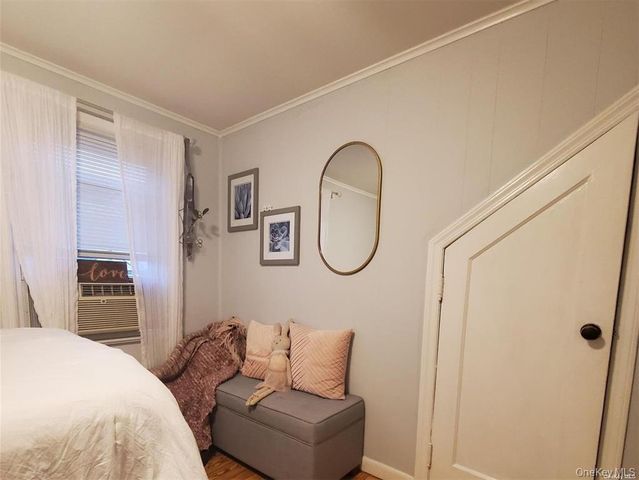 3 Piave Terrace upper, Lindenhurst, NY 11757