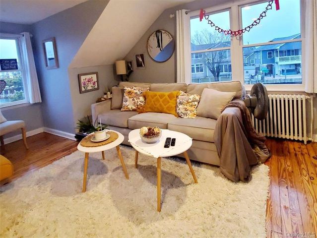 3 Piave Terrace upper, Lindenhurst, NY 11757