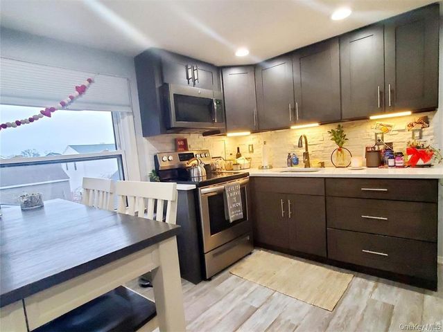 3 Piave Terrace upper, Lindenhurst, NY 11757
