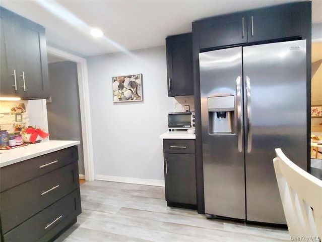 3 Piave Terrace upper, Lindenhurst, NY 11757