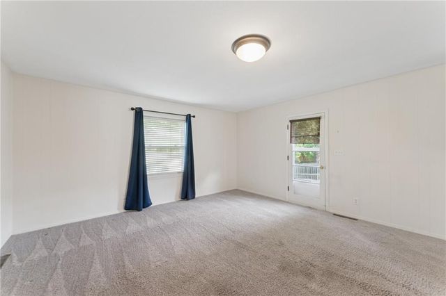 9404 Bradshaw Street, Lenexa, KS 66215