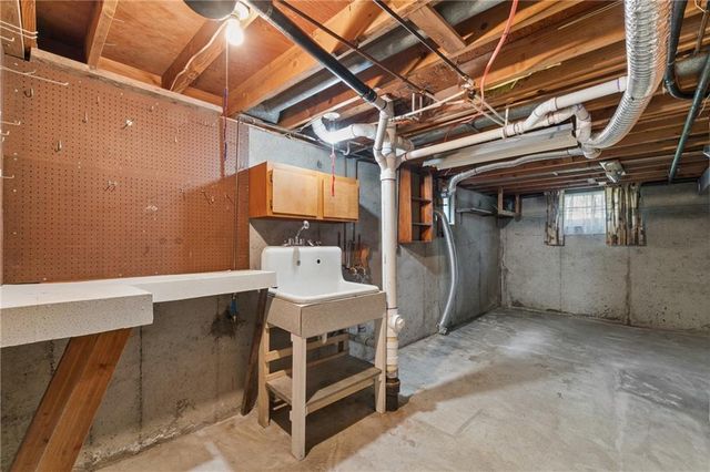 9404 Bradshaw Street, Lenexa, KS 66215