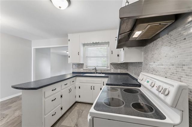 9404 Bradshaw Street, Lenexa, KS 66215