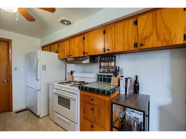 4472 COLOMA Dr Se, Salem, OR 97302