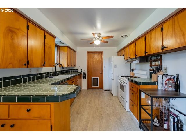 4472 COLOMA Dr Se, Salem, OR 97302