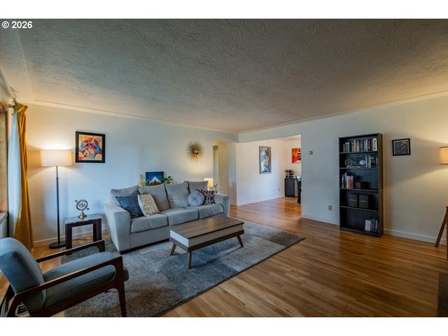 4472 COLOMA Dr Se, Salem, OR 97302