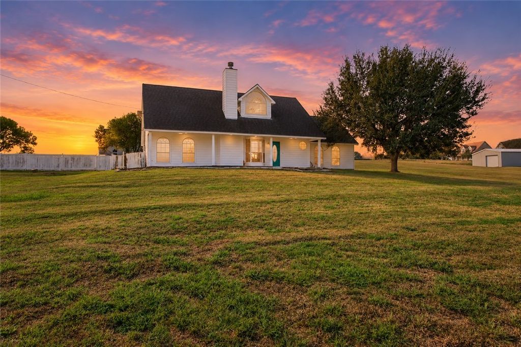 2201 Bluebonnet Boulevard, Brenham, TX 77833 — exterior