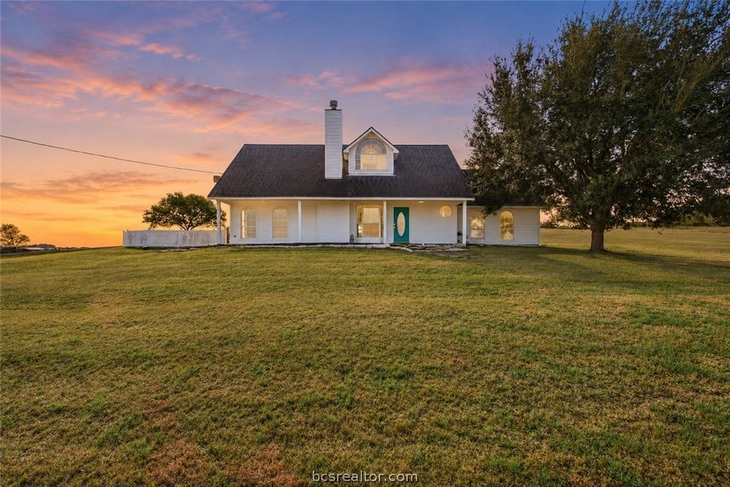 2201 Bluebonnet Boulevard, Brenham, TX 77833 — photo 3