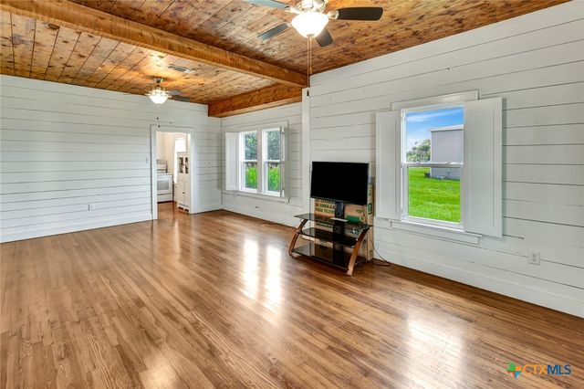 195 Wall Lane, Port Lavaca, TX 77979