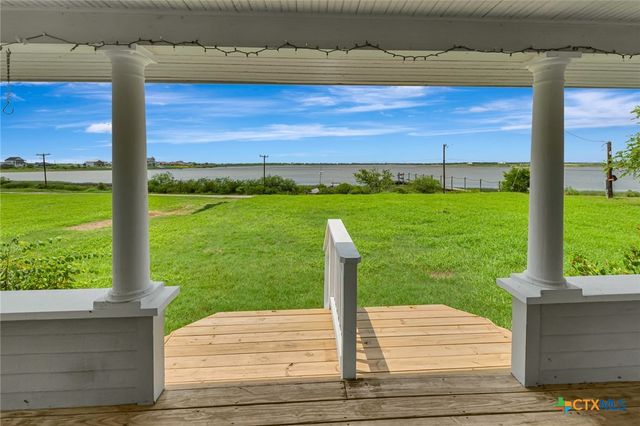 195 Wall Lane, Port Lavaca, TX 77979